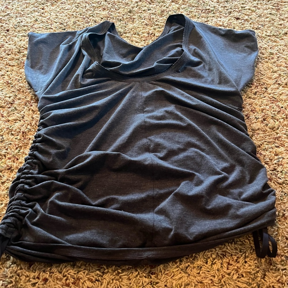 Lululemon top. Blue. Cinch sides. Reversible. I think it’s a small.